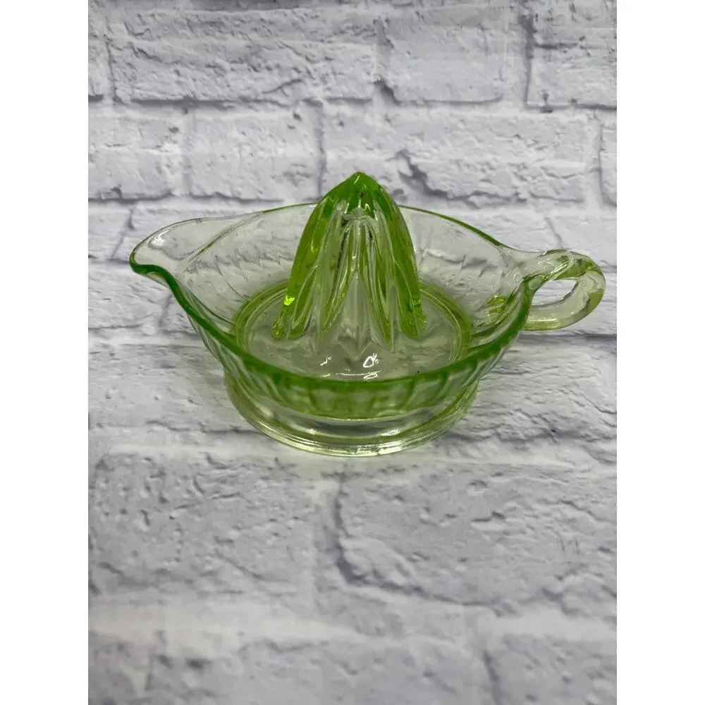 Vintage Federal Uranium Glass Depression Citrus Juicer Reamer Green 8.5